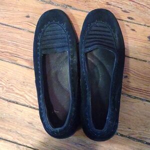 Well Made Suede Shoe Size 11 Navy